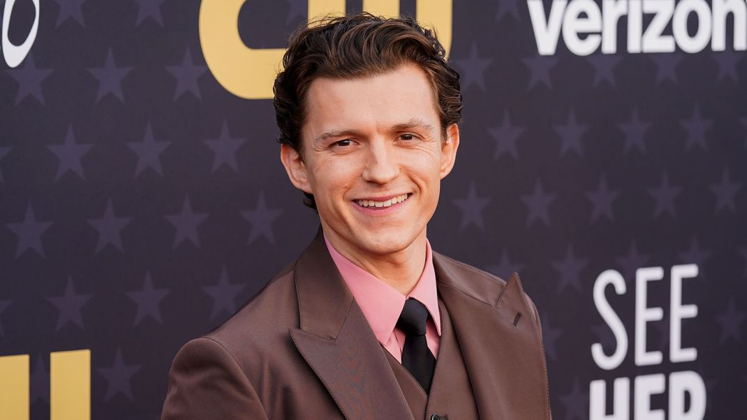 Als Schauspieler kann Tom Holland nicht immer bei seiner Lebensgefährtin sein. Zum Glück gibt's Google.