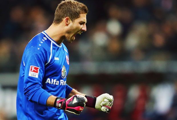 
                <strong>Eintrachts Heimfestung</strong><br>
                Armin Veh konnte sich bislang einer bombensicheren Abwehr auf eigenem Platz erfreuen. Kevin Trapp musste in den drei Gruppenspielen in der heimischen Arena noch kein einziges Mal hinter sich greifen. Gegen Porto dürfte das Motto also lauten: Aller guten Dinge sind vier.
              