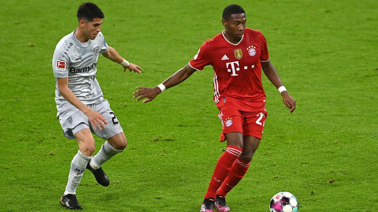 
                <strong>David Alaba</strong><br>
                Kimmichs Nebenmann, der zuletzt im Mittelfeld einen überschaubaren Impact auf das Bayern-Spiel hatte, legt gegen die Werkself eine Schippe drauf. Leitet mit schönen Flanken von der linken Seite die beiden ersten Münchner Tore ein und scheitert kurz vor der Pause mit einem tollen Freistoß an Lukas Hradecky (44.). ran-Note: 3
              