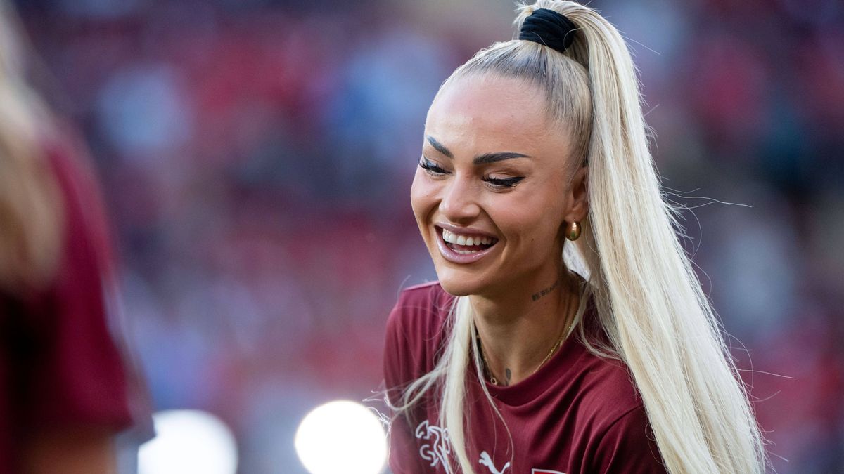 Alisha Lehmann (Schweiz, 23) lacht vor dem Spiel, SUI, Schweiz vs Finnland, Fussball, UEFA Womens Euro 2025, Gruppe A, 3. Spieltag, Spielzeit 2024 2025, 10.07.2025 SUI, Schweiz vs Finnland, Fussbal...