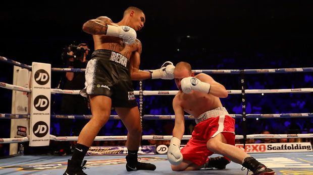 
                <strong>Conor Benn (20)</strong><br>
                Der Sohn des früheren Weltmeisters Nigel Benn macht sich an, in die Fußstapfen des berühmten Vaters zu treten. Bislang gelingt dem "Destroyer" das ausnahmslos gut. Im Weltergewicht knockte er fünf seiner sieben Gegner eiskalt aus. Die einzige Frage ist wohl, ob der 20-Jährige dauerhaft mit der Bürde des berühmten Names umgehen kann. Seine Bilanz: 7:0.
              