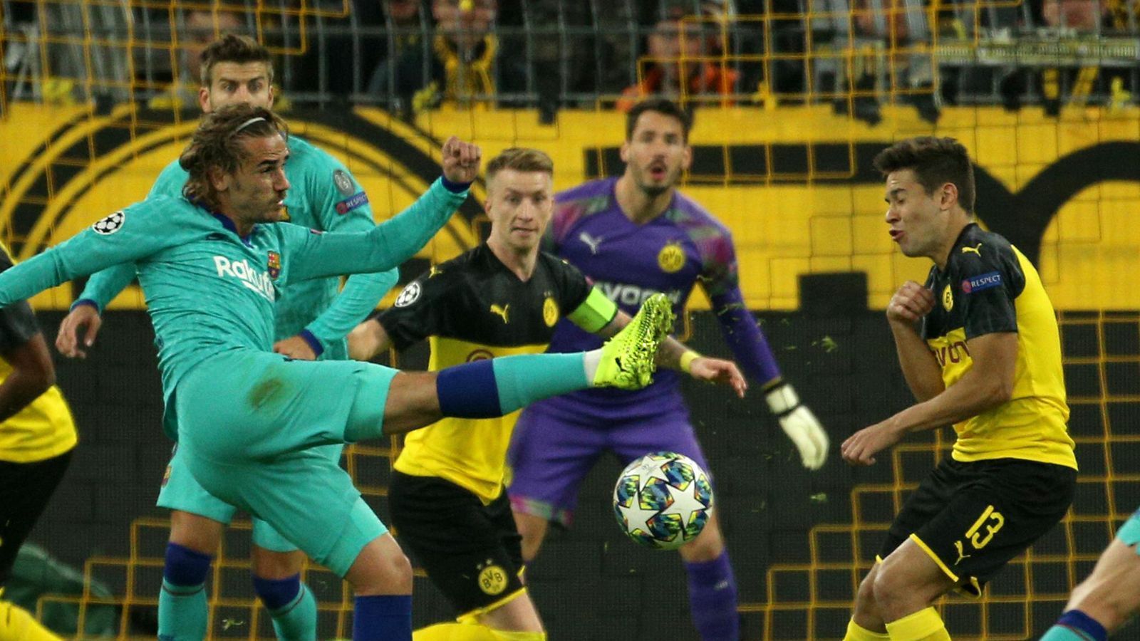 
                <strong>Raphael Guerreiro (Borussia Dortmund)</strong><br>
                Auf seiner linken Seite defensiv auf der Hut. Er lässt immer wieder seine Schnelligkeit aufblitzen, bringt mit schnellen Vorstößen Gefahr. Setzt diese Waffe in der Vorwärtsbewegung aber zu selten ein. ran-Note: 4
              