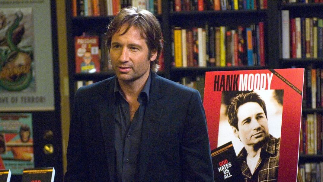 In "Californication" können sich dem Charme von Romanautor Hank Moody (David Duchovny) nur wenige Frauen entziehen.
