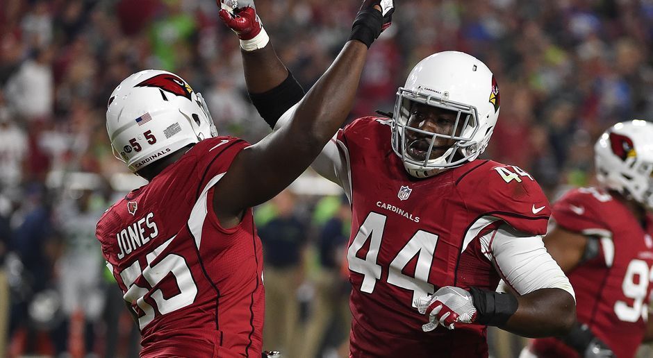 
                <strong>Platz 6: Arizona Cardinals</strong><br>
                Chandler Jones (11) & Markus Golden (12,5): Combined 23,5 Sacks. 2016 ließ das Duo Jones/Golden die viertwenigsten Passing Yards der NFL zu. Aber: 2016 profitierten beide von Calais Campbell im Zentrum, der ihnen auf den Außenseiten häufig One-on-One Matchups ermöglichte. Der ist jetzt bei den Jacksonville Jaguars.
              