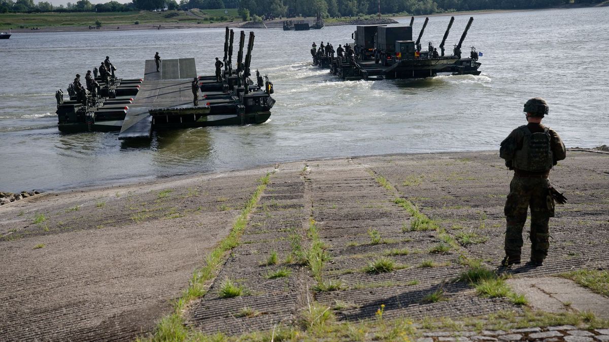 Ganztägige Militärübung zur Überquerung des Rheins