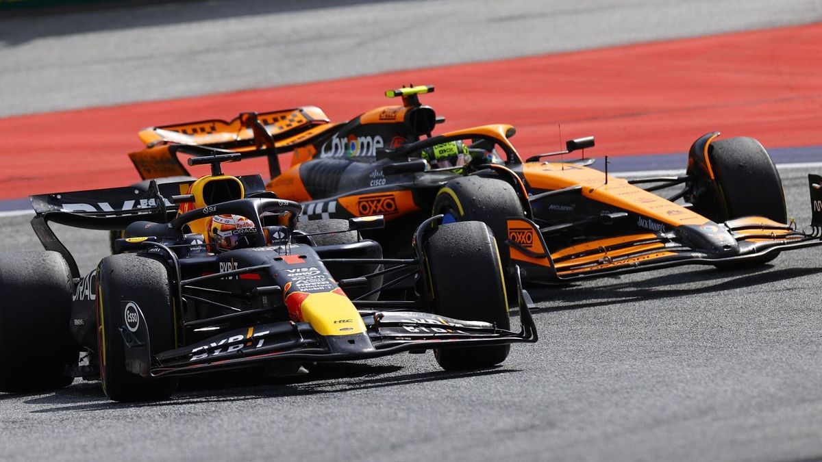 Max Verstappen im Red Bull gegen Lando Norris im McLaren