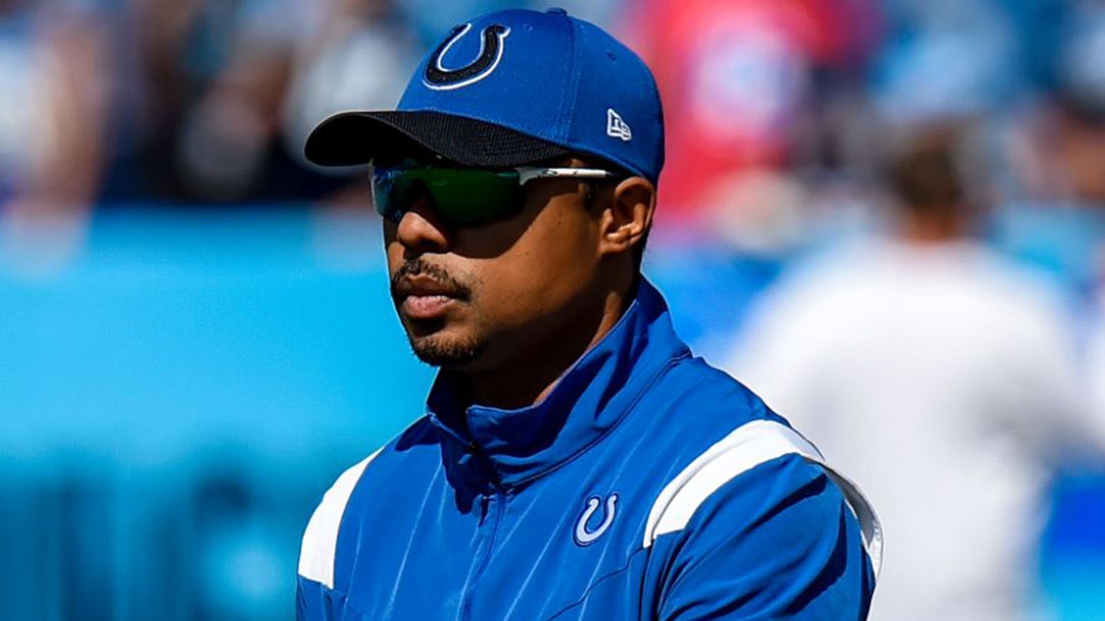 
                <strong>Marcus Brady (ohne Team, ehemals Indianapolis Colts)</strong><br>
                Marcus Brady steht zwar ebenfalls schon bei den Philadelphia Eagles unter Vertrag, allerdings in einer Beraterfunktion. Der ehemalige Offensive Coordinator der Indianapolis Colts arbeitete in Philly mit Defensive Coordinator Johnathan Gannon zusammen. Er arbeitete Konzepte aus, wie eine Offense die Eagles-Defense angreifen könnte. Zwar wäre eine Beförderung zurück als Play Caller ein großer Schritt, allerdings kennt er durch seine Colts-Vergangenheit Head Coach Nick Sirianni auch schon länger und bringt die Erfahrung als Quarterback- und Offense-Coach mit.
              