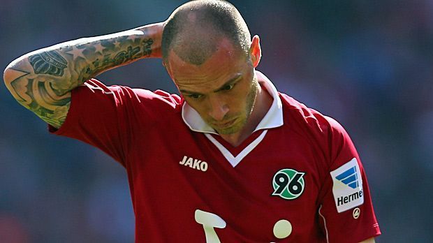 
                <strong>Christian Pander (zuletzt Hannover 96)</strong><br>
                Mit Christian Pander befindet sich ein weiterer Ex-Nationalspieler auf Vereinssuche. Der Linksverteidiger bestritt zwei Länderspiele, unvergessen bleibt sein Tor zum 2:1-Sieg gegen England in Wembley. Zuletzt war ein Engagement in den USA im Gespräch.
              