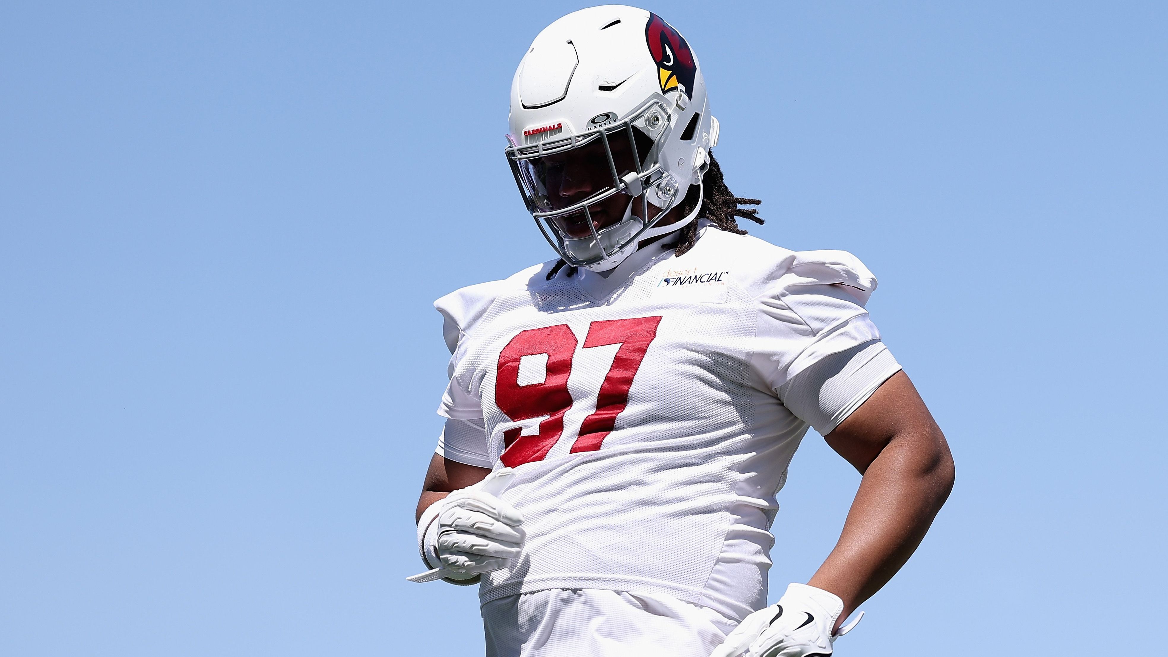 <strong>Walter Nolen (Arizona Cardinals)</strong><br>Die Arizona Cardinals müssen zum Saisonstart womöglich auf ihren First Round Pick des diesjährigen Drafts verzichten. Defensive Tackle Walter Nolen hat sich eine Wadenverletzung zugezogen und wird mindestens Teile des Training Camps verpassen. Ist der Saisonstart in Gefahr? "Das weiß ich nicht. Jede Verletzung ist anders. Jeder Spieler ist anders. Wir müssen abwarten, ich kann es nicht ausschließen", sagte Head Coach Jonathan Gannon.
