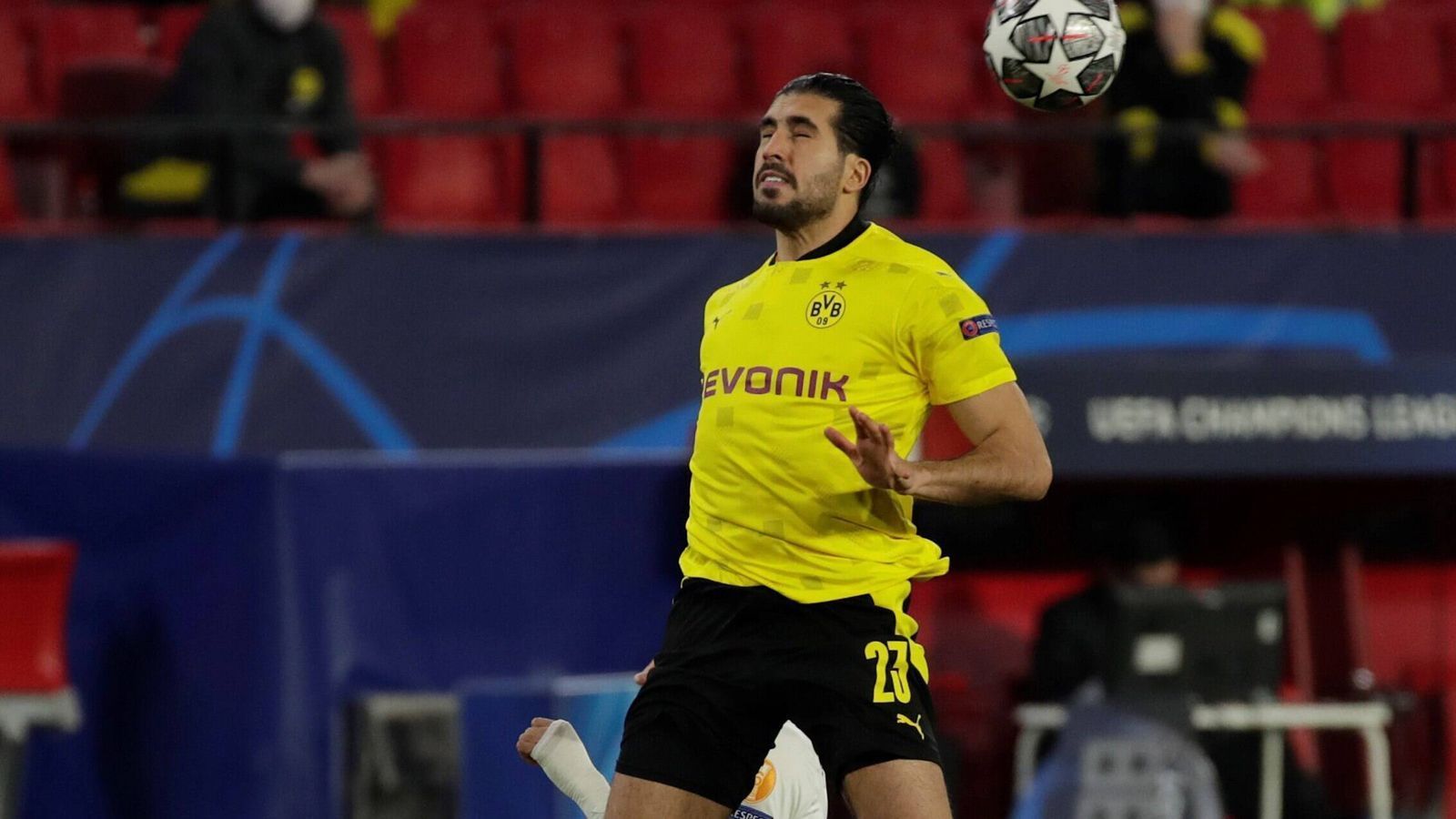 
                <strong>Emre Can</strong><br>
                Kämpferisch ist Can gut, fußballerisch allerdings sehr limitiert. Der defensive Mittelfeldspieler arbeitet viel, blockt Schüsse des Gegners ab, hat ansonsten aber nur wenig Ballkontakte. Beim Gegentor zum 2:3 lässt er den Torschützen zu einfach abschließen. ran-Note: 4
              