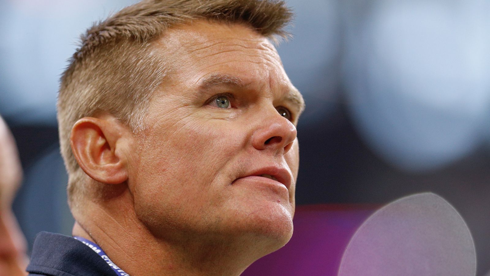 
                <strong>Indianapolis Colts Defense</strong><br>
                Auch ein Pass Rusher muss her. Da auf dieser Position der Draft ebenfalls tief besetzt ist, könnten die Colts und General Manager Chris Ballard (Bild) mit ihrem zweiten Pick an Position 54 noch die erhoffte Verstärkung bekommen.
              