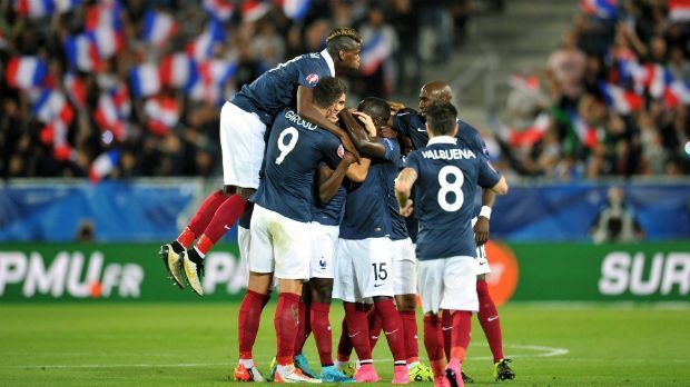 
                <strong>Bordeaux</strong><br>
                Bordeaux: Beim 2:1-Sieg über Serbien hat Frankreichs Nationalmannschaft das neue Stadion in Bordeaux erfolgreich für die EM 2016 getestet. Die Arena wurde planmäßig im Frühjahr fertiggestellt, sodass im Mai bereits das letzte Liga-Spiel von Girondins Bordeaux dort ausgetragen werden konnte.
              