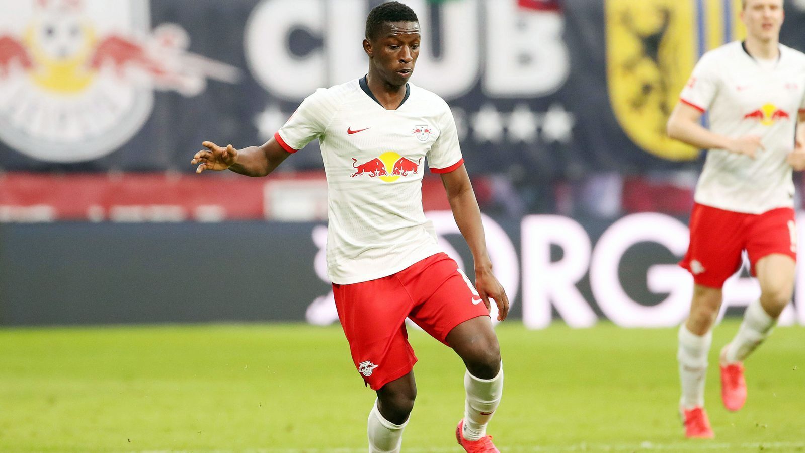 
                <strong>Amadou Haidara</strong><br>
                In der 59. Minute für Nkunku eingewechselt. Gewinnt seine Zweikämpfe, leistet sich aber den ein oder anderen leichten Ballverlust. Kann dem Spiel keine neuen Impulse geben. ran-Note: 3
              