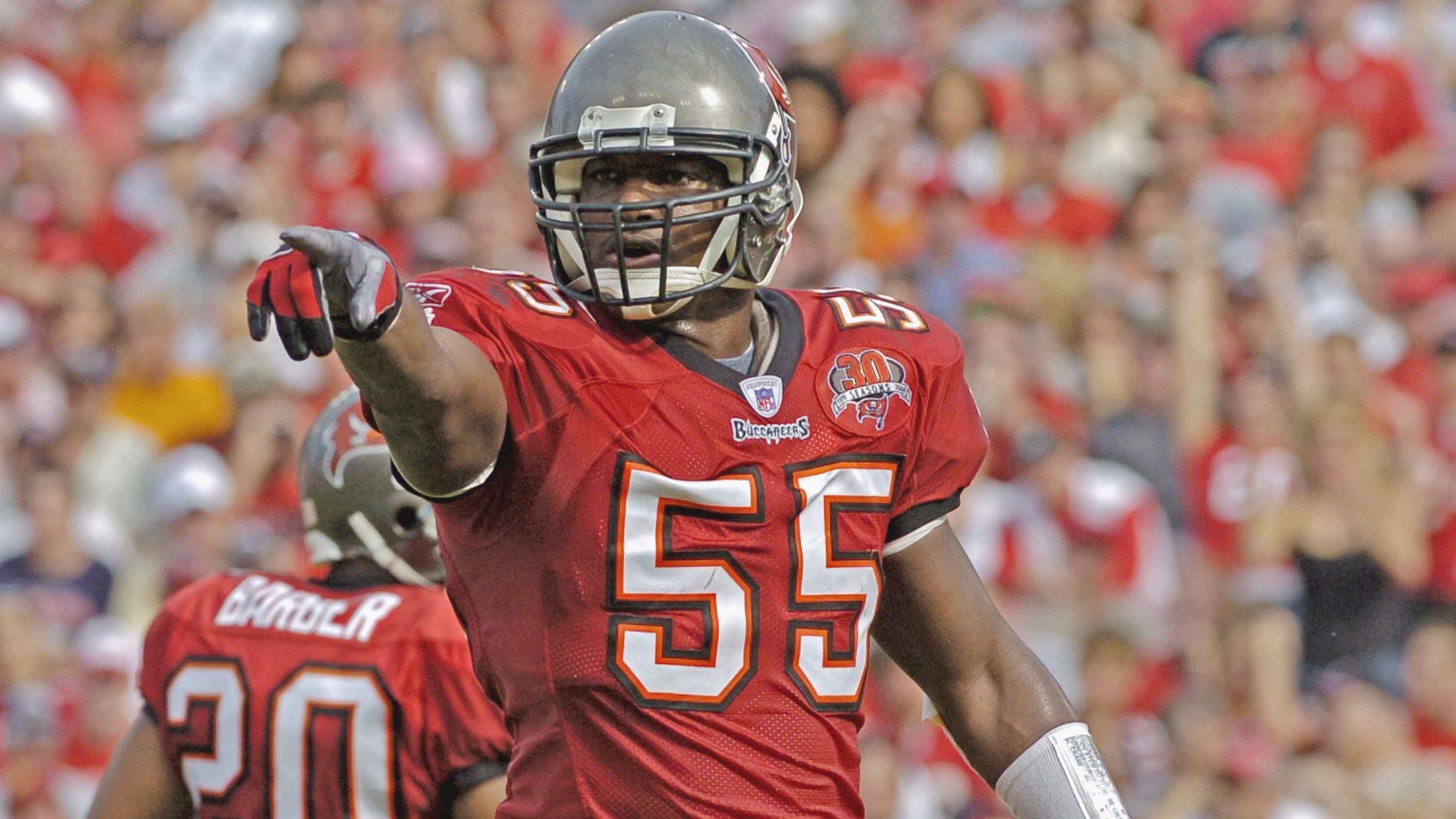 
                <strong>Tampa Bay Buccaneers: Derrick Brooks (Linebacker)  </strong><br>
                Derrick Brooks war ein Schlüsselspieler in der dominanten Buccaneers-Verteidigung, die den Super Bowl XXXVII gewann.
              