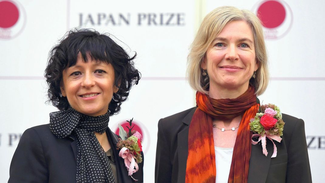 Starkes Doppel: Die Amerikanerin Jennifer Doudna (r.), Professorin an der Universität von Kalifornien, und die Französin Emmanuelle Charpentier (l.), Direktorin des Max-Planck-Instituts für Infektionsbiologie in Berlin, erhielten neben dem Nobelpreis zahlreiche Wissenschaftspreise. Darunter auch den Japan-Preis (Foto) oder den Preis der Prinzessin von Asturien. 