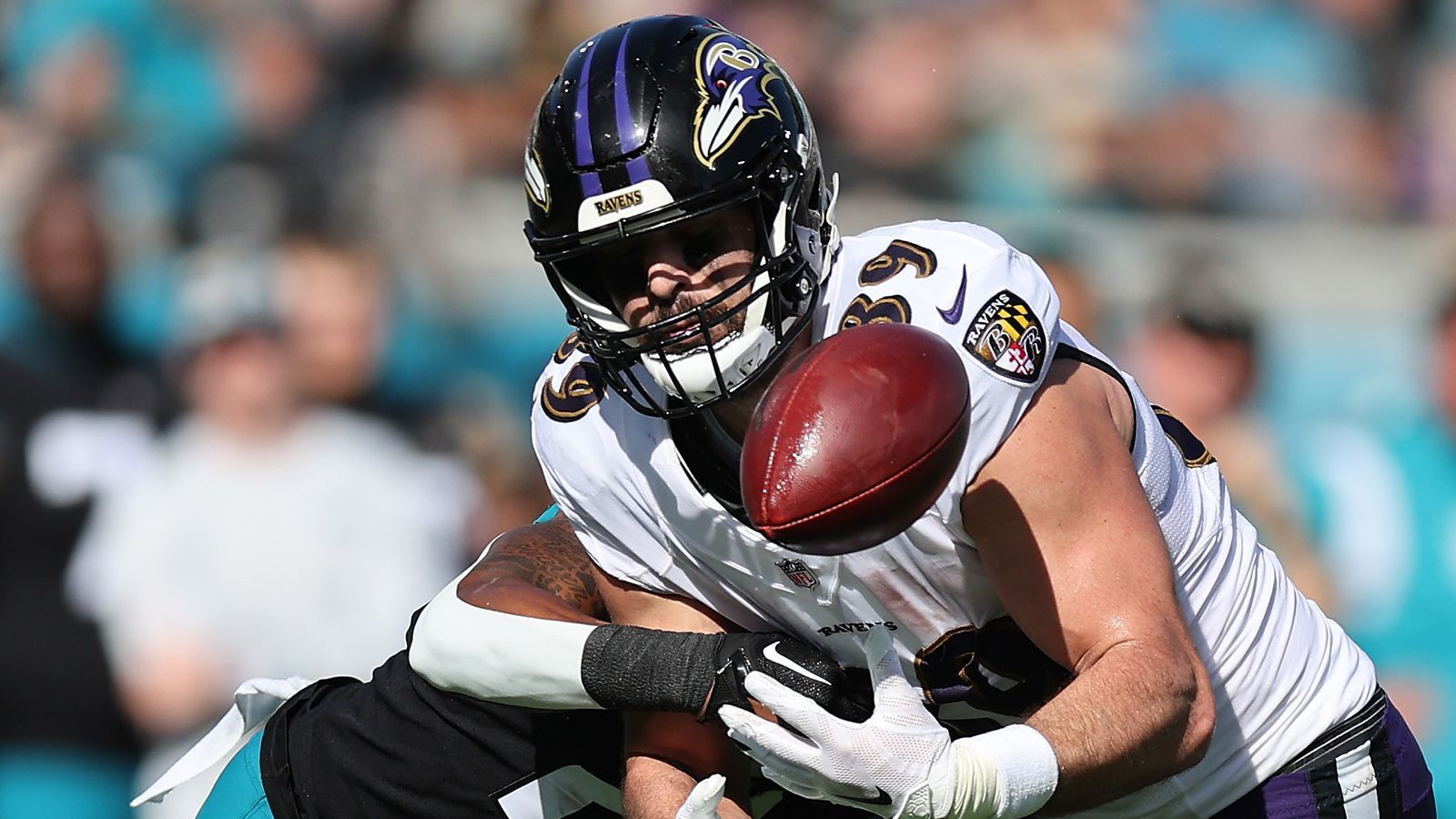 
                <strong>Verlierer: Ravens-Passempfänger</strong><br>
                Fünf Drops, drei davon in der Endzone, verbuchten die Passempfänger der Baltimore Ravens. Tight End Mark Andrew unterlief zudem ein Fumble. Ein weitestgehend gebrauchter Tag für die Ravens-Receiver. Der Last-Second-Sieg der Jaguars dürfte bei der Verarbeitung des Spiels nicht grad behilflich sein. 
              