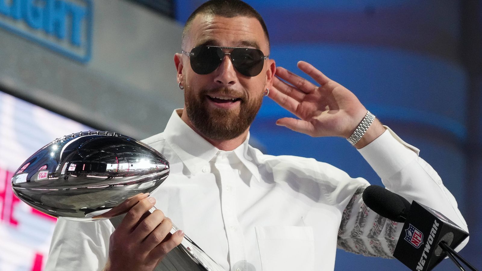 
                <strong>Travis Kelce (Tight End, Kansas City Chiefs)</strong><br>
                Ideale Spitznamen: "Zeus" oder "Kelcetron".
              