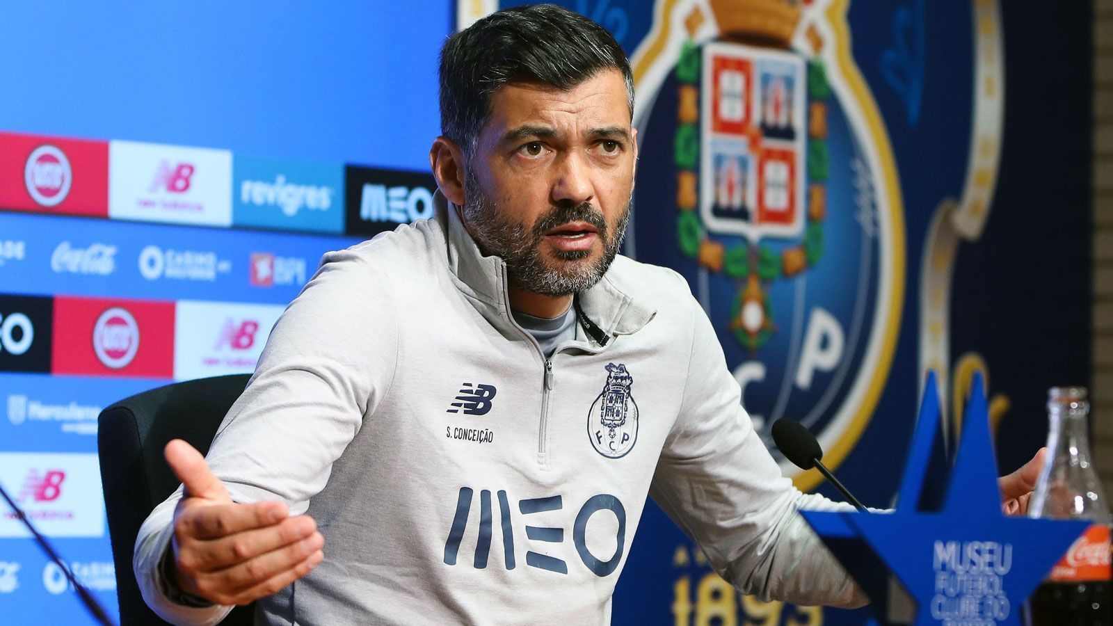 
                <strong>Sergio Conceicao (FC Porto)</strong><br>
                In Deutschland wird der Name Sergio Conceicao mit einer der schwärzesten Stunden der Nationalmannschaft verbunden. Denn der Portugiese düpierte das DFB-Team bei der katastrophalen EM 2000 in der Gruppenphase mit einem Dreierpack, woraufhin Deutschland schon in der Vorrunde sang- und klanglos ausschied. Mittlerweile ist der 46-Jährige ein erfolgreicher Trainer. Seit 2017 arbeitet Conceicao für seinen Ex-Klub Porto und führte diesen bereits zu zwei Meistertiteln. Im Sommer 2021 verlängerte Conceicao seinen Kontrakt vorzeitig bis 2024. 
              