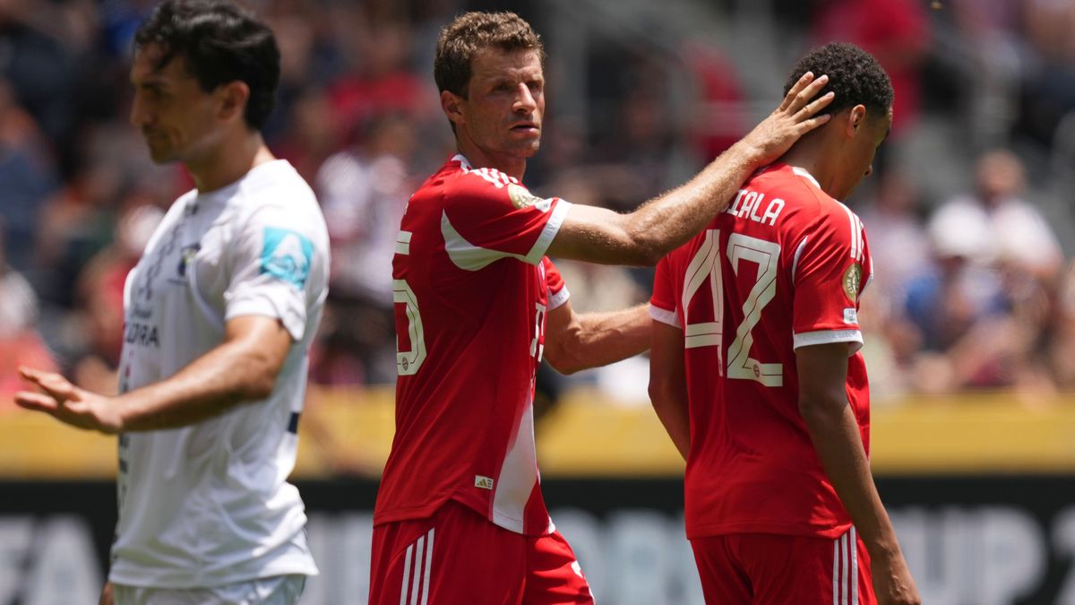 FC Bayern München v Auckland City FC: Group C - FIFA Club World Cup 2025
