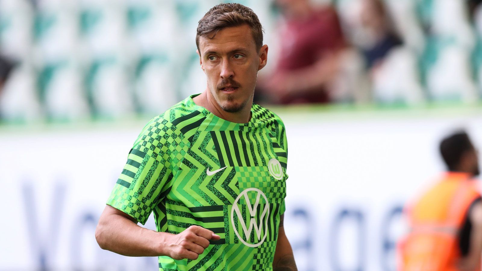 <strong>Max Kruse</strong><br>
                Der SC Paderborn verkündete den wohl spektakulärsten Zweitliga-Transfer des Sommers. Mit Max Kruse schließt sich ein ehemaliger Nationalspieler und langjähriger Bundesliga-Profi ablösefrei den Ostwestfalen an. "Ich will gar nicht so viel reden, denn am Ende werde ich die Leistung auf dem Platz bringen", kündigte der 35-Jährige, der zuletzt beim VfL Wolfsburg unter Vertrag stand, an. Über die Laufzeit des Kontrakts machte der Verein keine Angaben.
