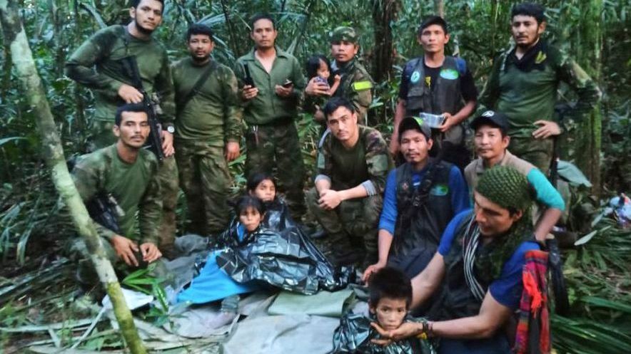 9. Juni 2023, Kolumbien, Solano-Dschungel: Nach einem Flugzeugabsturz waren vier Kinder vermisst, bis sie von Helfer:innen endlich im Regenwald entdeckt wurden.&nbsp;