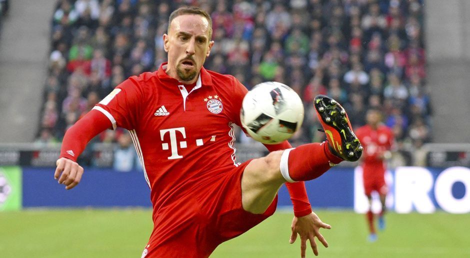 
                <strong>Franck Ribery</strong><br>
                Sehr agil in der ersten Hälfte, auch bei der Arbeit nach hinten. Ein überragendes Anspiel auf Lewandowski. Zunächst auffälliger als Robben, tauchte dann in Halbzeit zwei etwas ab. Rieb sich in den Zweikämpfen etwas auf. Machte in der 72. Minute Platz für Coman. ran-Note: 3
              