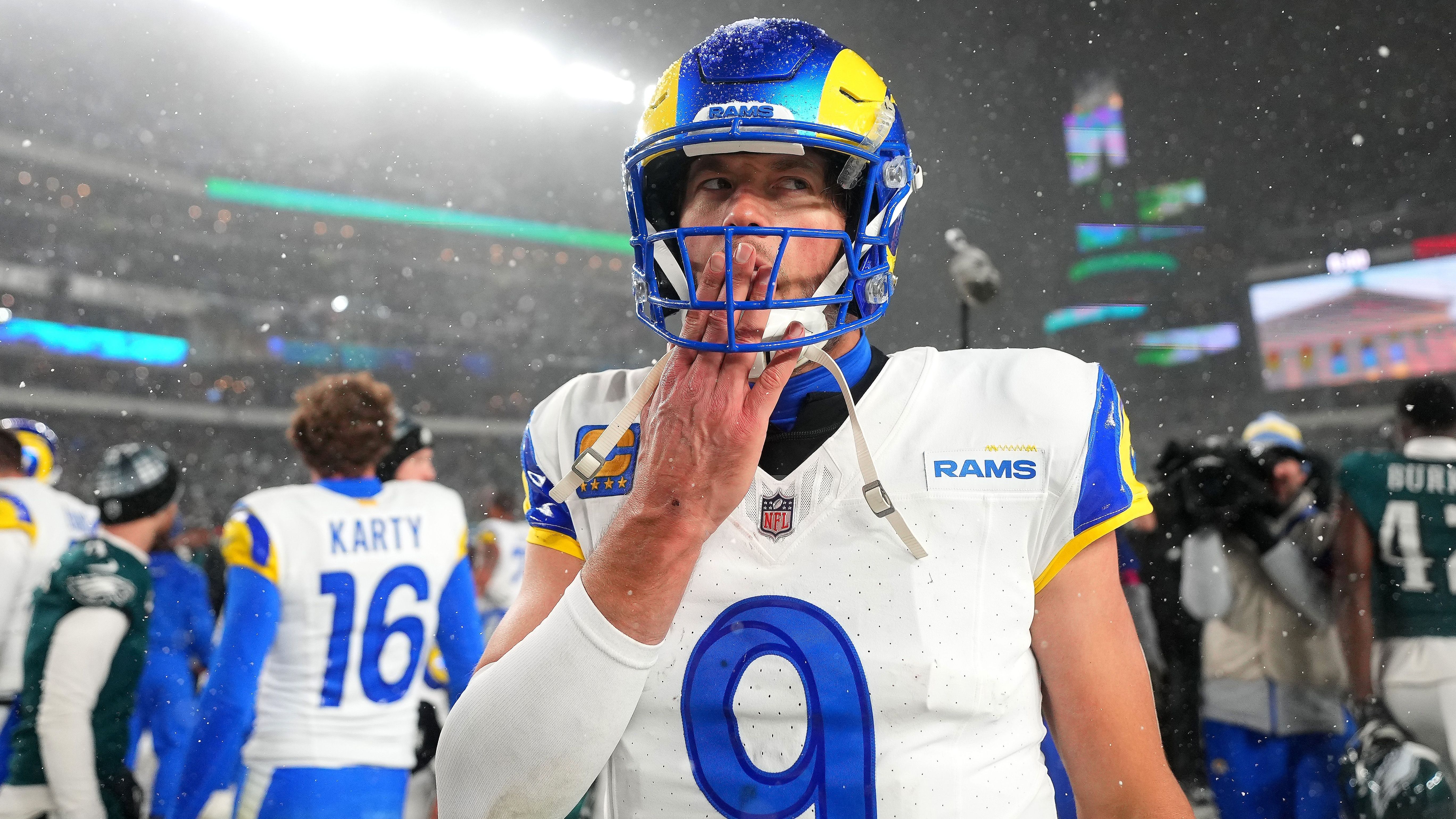 <strong>Matthew Stafford (Los Angeles Rams)</strong><br>... Die Zukunft von Stafford, der die Rams in der Saison 2021 zum Super-Bowl-Sieg geführt hatte, steht aktuell in den Sternen. Die Raiders wiederum suchen einen potenten Quarterback, zumal die Auswahl im kommenden Draft überschaubar ist. Die Raiders picken erst an Position sechs. Stafford könnte eine gute Übergangslösung sein.