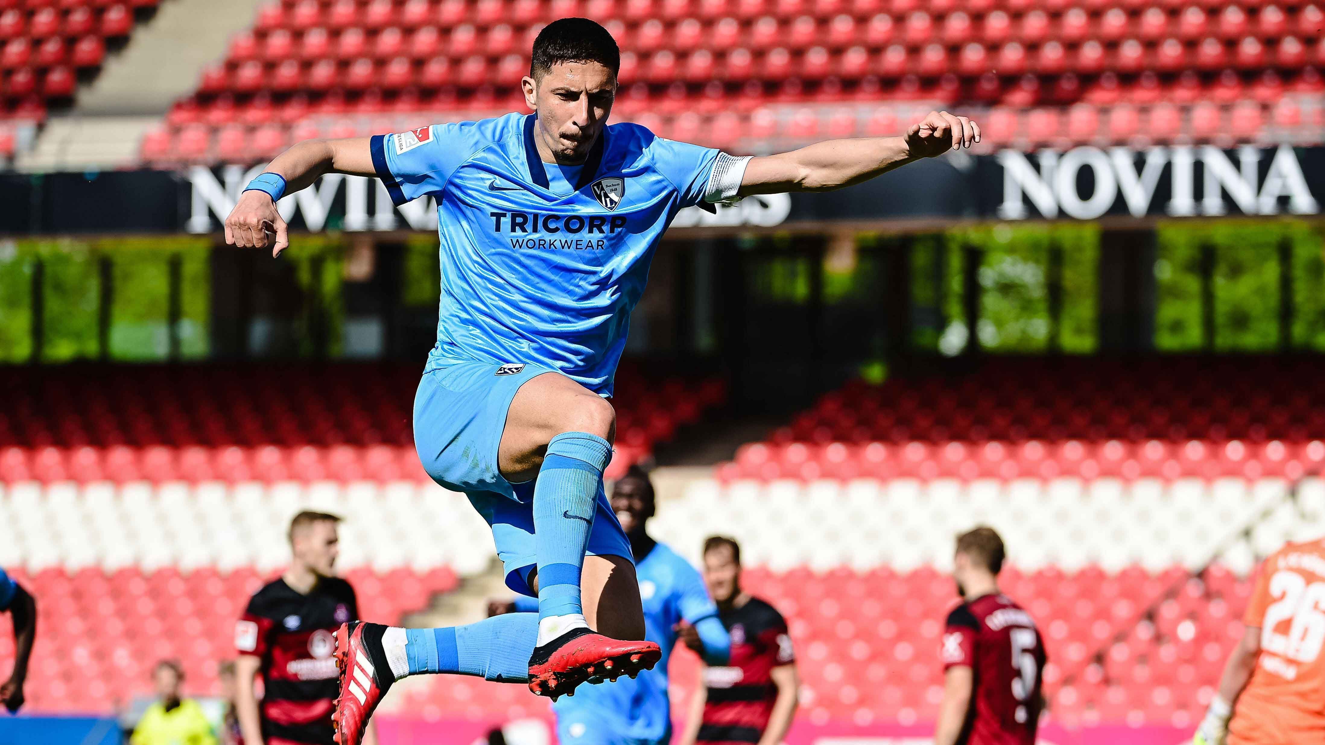 
                <strong>Sturm: Robert Zulj (Österreich, VfL Bochum)</strong><br>
                Robert Zulj hat den VfL Bochum zurück in die Bundesliga geschossen: 15 Vorlagen und 15 Tore sammelte der 32-jährige in 31 Einsätzen in der 2. Bundesliga. Für eine EM-Nominierung für die Eidgenossen hat es nicht gereicht, Nationaltrainer Franco Foda setzt stattdessen auf Michael Gregoritsch vom FC Augsburg.
              