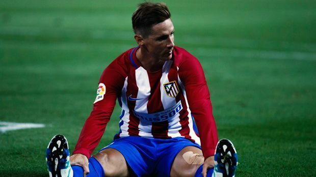 
                <strong>Fernando Torres (Atletico Madrid)</strong><br>
                Fernando Torres (Atletico Madrid): Nach Ablauf seines Leihvertrages gab der AC Milan den Welt- und Europameister im Sommer 2016 dauerhaft an Atletico Madrid ab. Nun kämpft der 32-Jährige bei seinem Jugendverein um eine dauerhafte Zukunft über 2017 hinaus. Derzeit hat Torres aber gegen Neuzugang Kevin Gameiro und Antoine Griezmann das Nachsehen und muss sich mit Joker-Einsätzen begnügen.
              