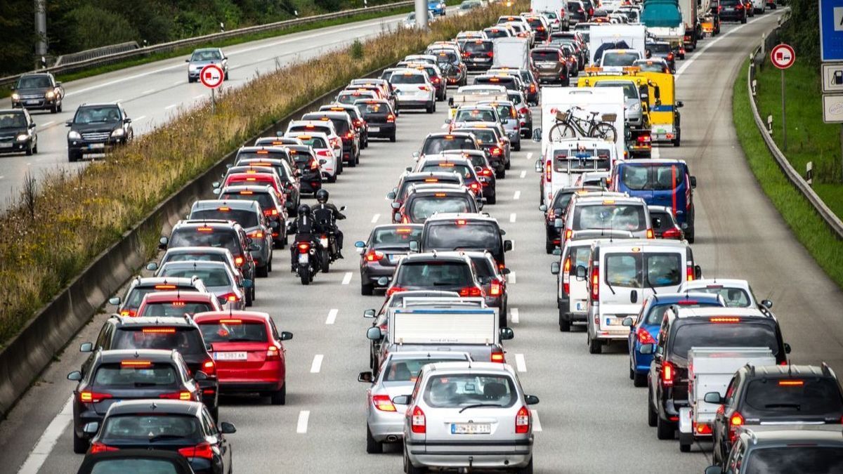 Autos im Stau auf der Autobahn