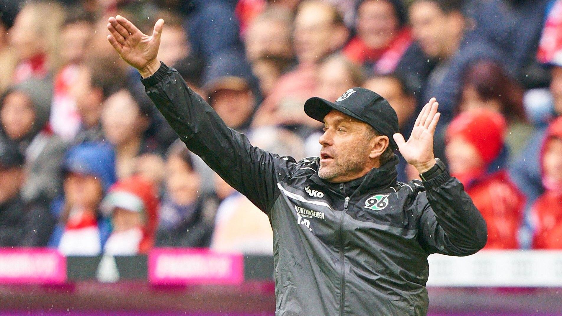 
                <strong>Platz 15 in der ewigen Tabelle: Hannover 96</strong><br>
                Nicht einmal die Plattitüden von Trainer Thomas Doll konnten den Abstieg 2019 verhindern - den Bock stieß Hannover nie um. Der Klub geht nächstes Jahr in seine dritte Zweitligasaison in Serie. 
              