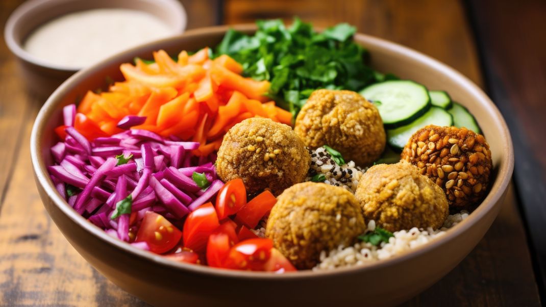 Falafel Bowl mit selbstgemachten Kichererbsenbällchen&nbsp;