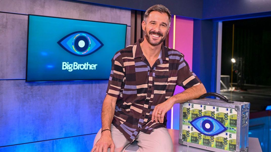 "Big Brother" 2024: Jochen Schropp moderiert die wöchentlichen Entscheidungsshows live in SAT.1 und auf Joyn