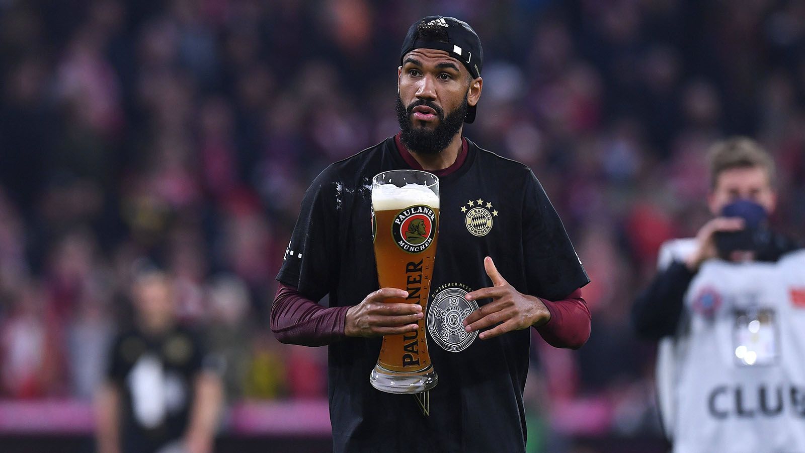 
                <strong>Eric Maxim Choupo-Moting (23 Einsätze)</strong><br>
                Eine klarer definierte Back-Up-Rolle gibt es im Bayern-Kader - mit Ausnahme von Ulreich - wohl nicht. Beim Kameruner zählen vor allem die "Soft Skills", da er auch für die Kabine ein wichtiger Charakter ist. Neun Tore und vier Vorlagen sind für den 33-Jährigen eine solide sportliche Bilanz. ran-Note: 3
              