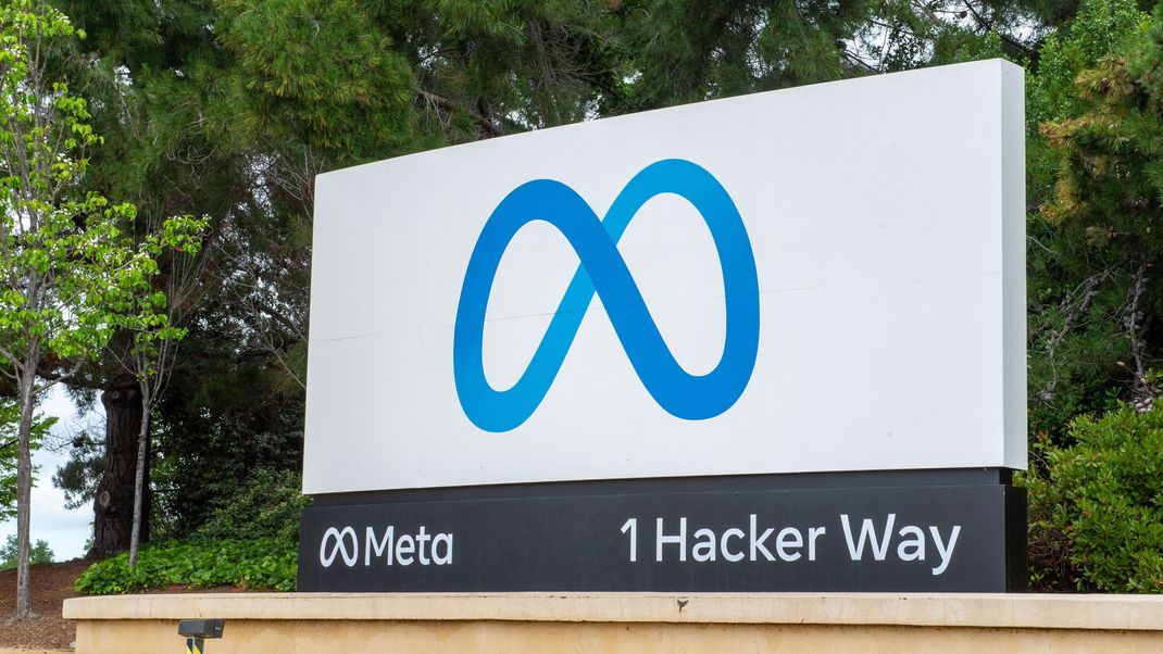 8. Mai 2023, USA, Menlo Park: Das Logo des Facebook-Konzerns Meta ist in der Nähe der Konzernzentrale zu sehen. 