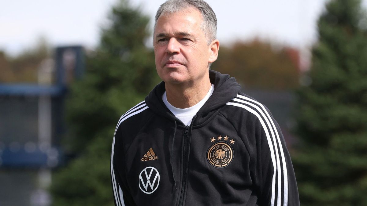 Andreas Rettig besuchte die DFB-Frauen vor der Abreise