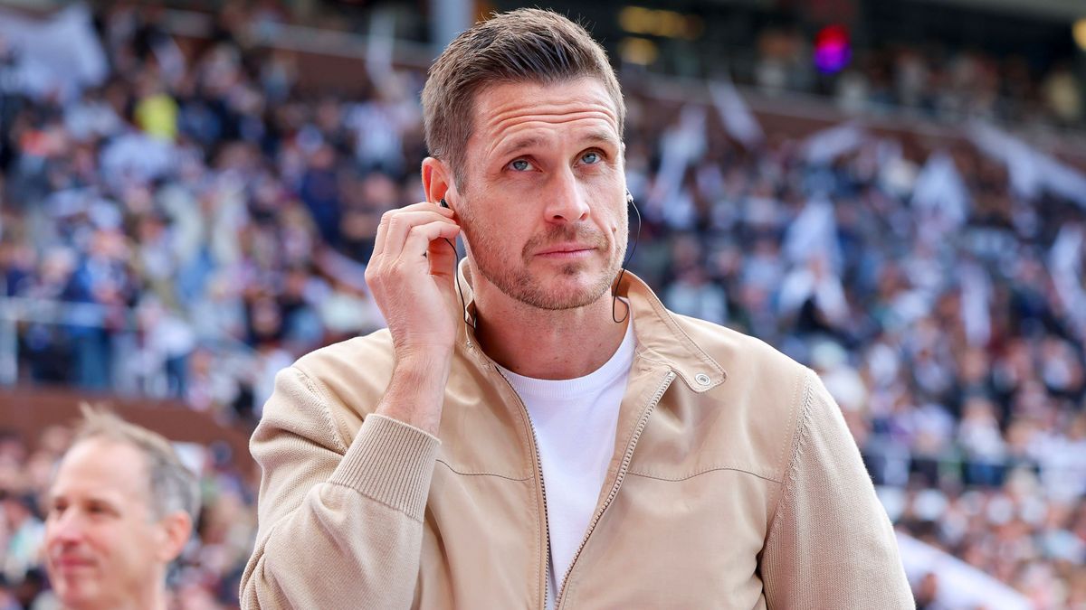 Sportdirektor Sebastian Kehl (Borussia Dortmund) schaut, Bundesliga, FC St. Pauli v Borussia Dortmund, Millerntor-Stadion am 23. August 2025 in Hamburg, Deutschland. (Foto von Marco Steinbrenner De...