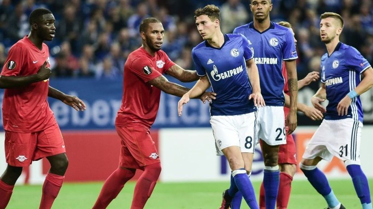 Yabo (2.v.l.) erreicht mit RB Leipzig nächste Pokalrunde