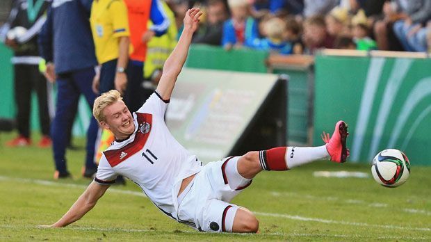 
                <strong>Julian Brandt (Bayer 04 Leverkusen)</strong><br>
                Julian Brandt: In Leverkusen kommt der 19-Jährige aktuell häufig als Joker zum Einsatz, in der U21 sammelt Brandt weitere Erfahrung. Der Linksaußen gilt ebenfalls als großes Talent. Sollte er sich weiter so stark entwickeln, könnte er 2016 den Sprung ins A-Team schaffen. 
              