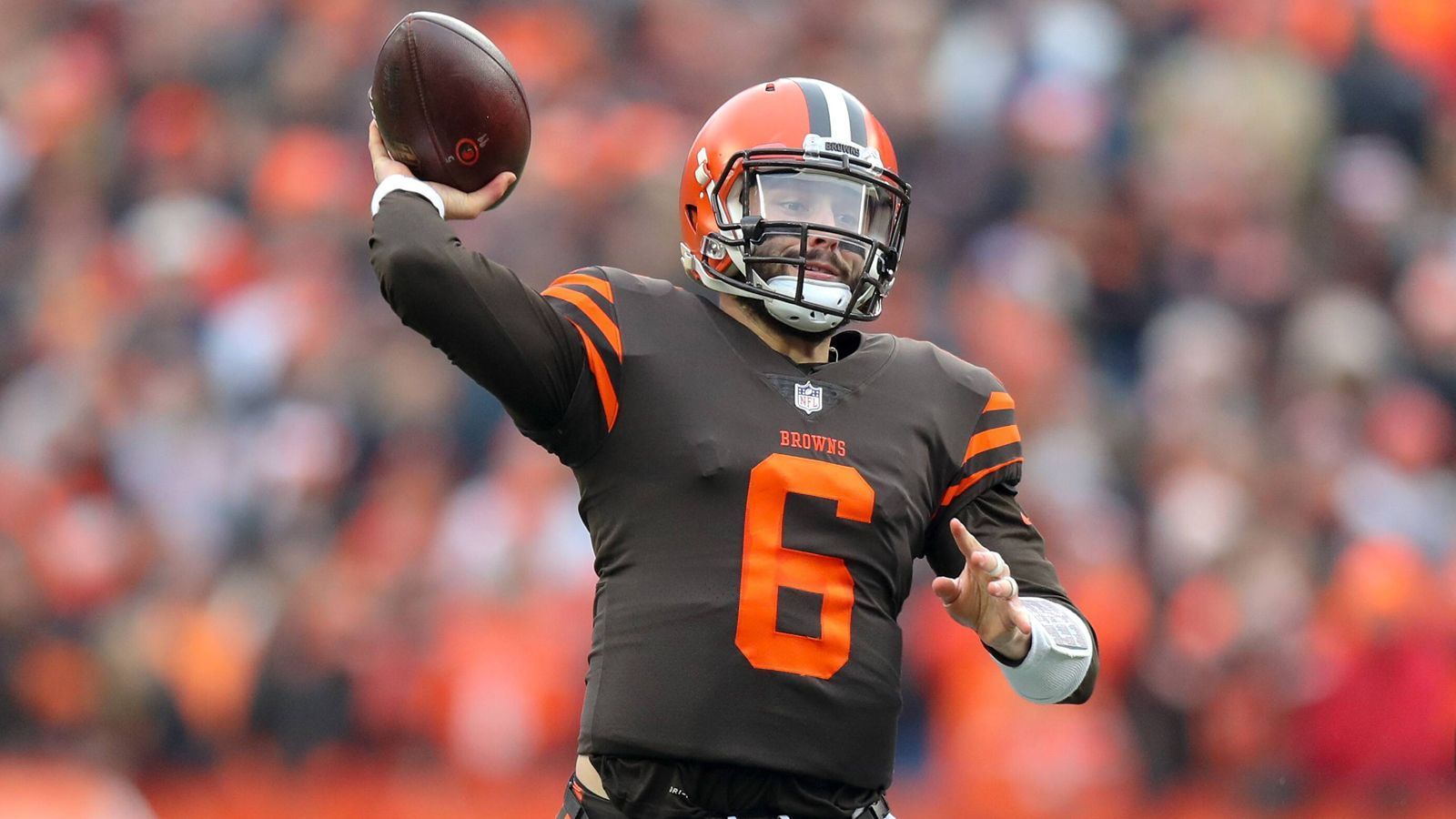 
                <strong>Week 17: Baker Mayfield mit den meisten Touchdown-Pässen eines Rookies</strong><br>
                Baker Mayfield ist den hohen Erwartungen als First-Overall-Pick mehr als gerecht geworden. Der Quarterback der Cleveland Browns warf im Spiel gegen die Baltimore Ravens seinen 27. Touchdown-Pass. Noch nie zuvor warf ein Rookie so viele Touchdown-Pässe in einer Saison.
              