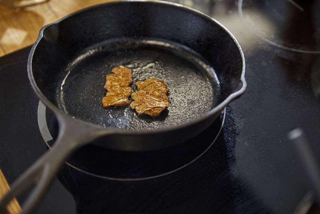 Ganz schön mickrig für ein Steak? Trotz seiner Größe war das erste Steak aus dem 3D-Drucker ein wissenschaftlicher Erfolg.