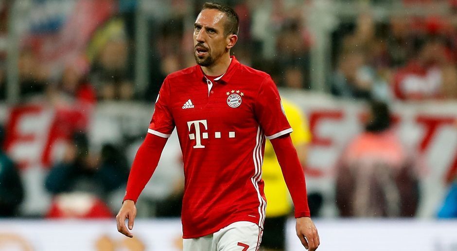 
                <strong>Franck Ribery</strong><br>
                Der Franzose agiert teilweise übermotiviert, geht zum Beispiel trotz Ballbesitz zu heftig ins Duell mit Guerreiro. Ist sofort drin in der Partie und eigentlich nur durch Fouls zu stoppen. Hummels' Tor zum 2:1 bereitet er mustergültig vor. In der zweiten Hälfte fällt ihm allerdings nicht mehr viel ein. Seine Auswechslung gegen Douglas Costa ist da nur folgerichtig. ran-Note: 3
              