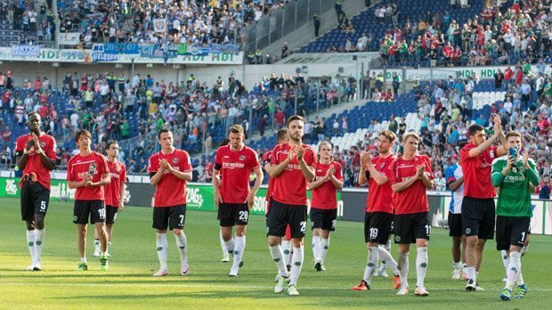 
                <strong>Bundesliga: Hannover 96</strong><br>
                Bundesliga: Nach 14 Jahren in der Erstklassigkeit geht es für die 96er runter in die 2. Liga. Die einzige beeindruckende Zahl der Niedersachsen in dieser Saison: Mit Michael Frontzek und Thomas Schaaf verschliss der Absteiger gleich zwei Trainer. Mit Daniel Stendel soll es nun direkt wieder in die erste Liga gehen.
              
