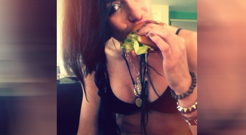 
                <strong>Rachelle Leah</strong><br>
                Was gibt es Schöneres als eine heiße Frau, die ein Sandwich isst? Richtig - Nichts!
              