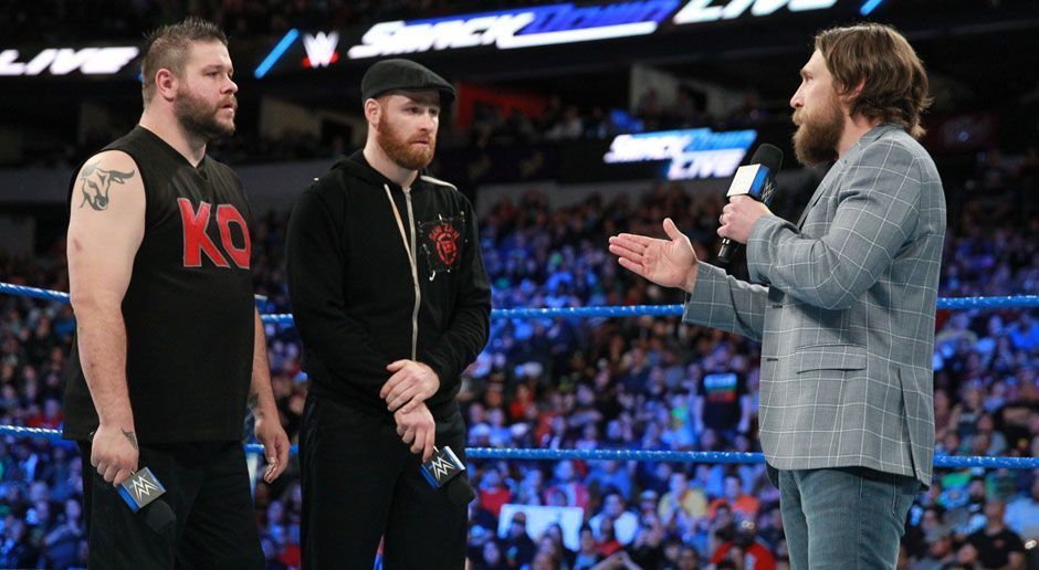 
                <strong>Daniel Bryan & Shane McMahon vs. Kevin Owens & Sami Zayn</strong><br>
                Über zwei Jahre musste Daniel Bryan wegen einer ernstzunehmenden Verletzung pausieren. Bei WrestleMania 34 durfte er endlich sein Comeback feiern. Gemeinsam mit Shane McMahon gelang dem SmackDown General Manager ein vielumjubelter Sieg gegen die beiden Bösewichte Kevin Owens und Sami Zayn - die damit bei SmackDown suspendiert sind.Sieger: Daniel Bryan & Shane McMahonIm Vorfeld von ran getippter Sieger: Kevin Owens & Sami Zayn
              