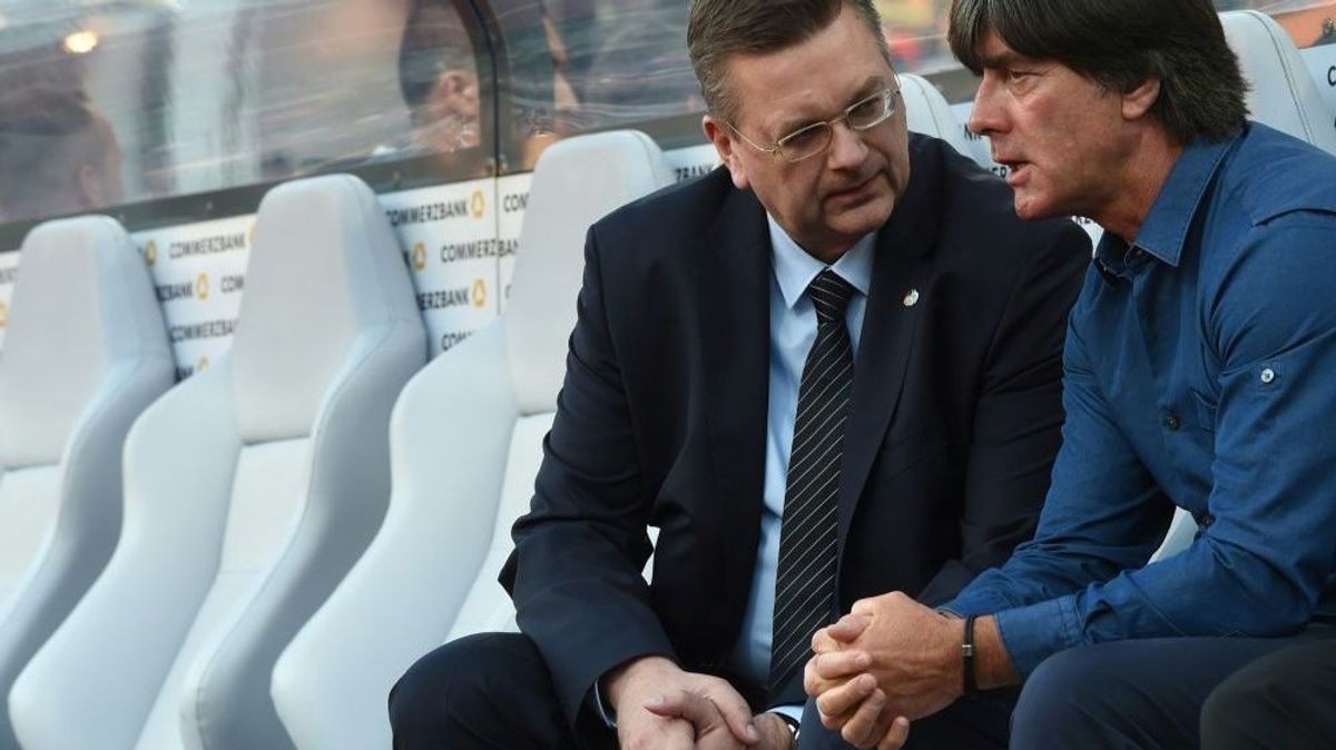 Reinhard Grindel (.) mit Joachim Löw