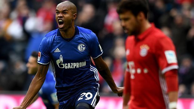 
                <strong>Naldo (FC Schalke 04)</strong><br>
                Naldo (FC Schalke 04): Der Abwehrchef der Knappen verletzte sich im Februar beim Europa-League-Duell mit PAOK Saloniki. Naldo zog sich einen Muskelteilabriss zu und fällt damit nun für die restliche Saison aus. Der Routinier kam erst vor der laufenden Spielzeit von Wolfsburg nach Gelsenkirchen und etablierte sich sofort als Führungsspieler in der Defensive, weshalb sein Ausfall umso ärgerlicher ist.
              