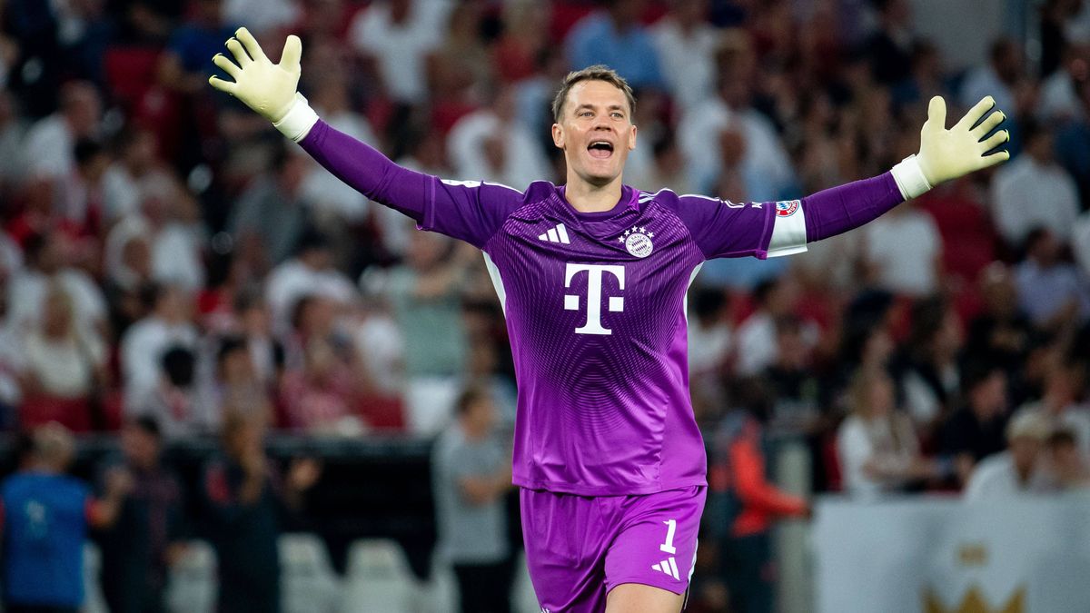 Manuel Neuer (FC Bayern Muenchen, 01) jubelt ueber das Tor zum 0:1, GER, VfB Stuttgart vs. FC Bayern Muenchen, Fussball, Herren, Franz-Beckenbauer-Supercup 2025, Supercup, Spielzeit 2025 2026, 16.0...