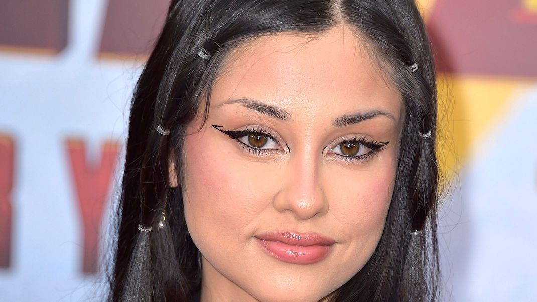 Yvette Monreal ist die neue Eyeliner-Queen.