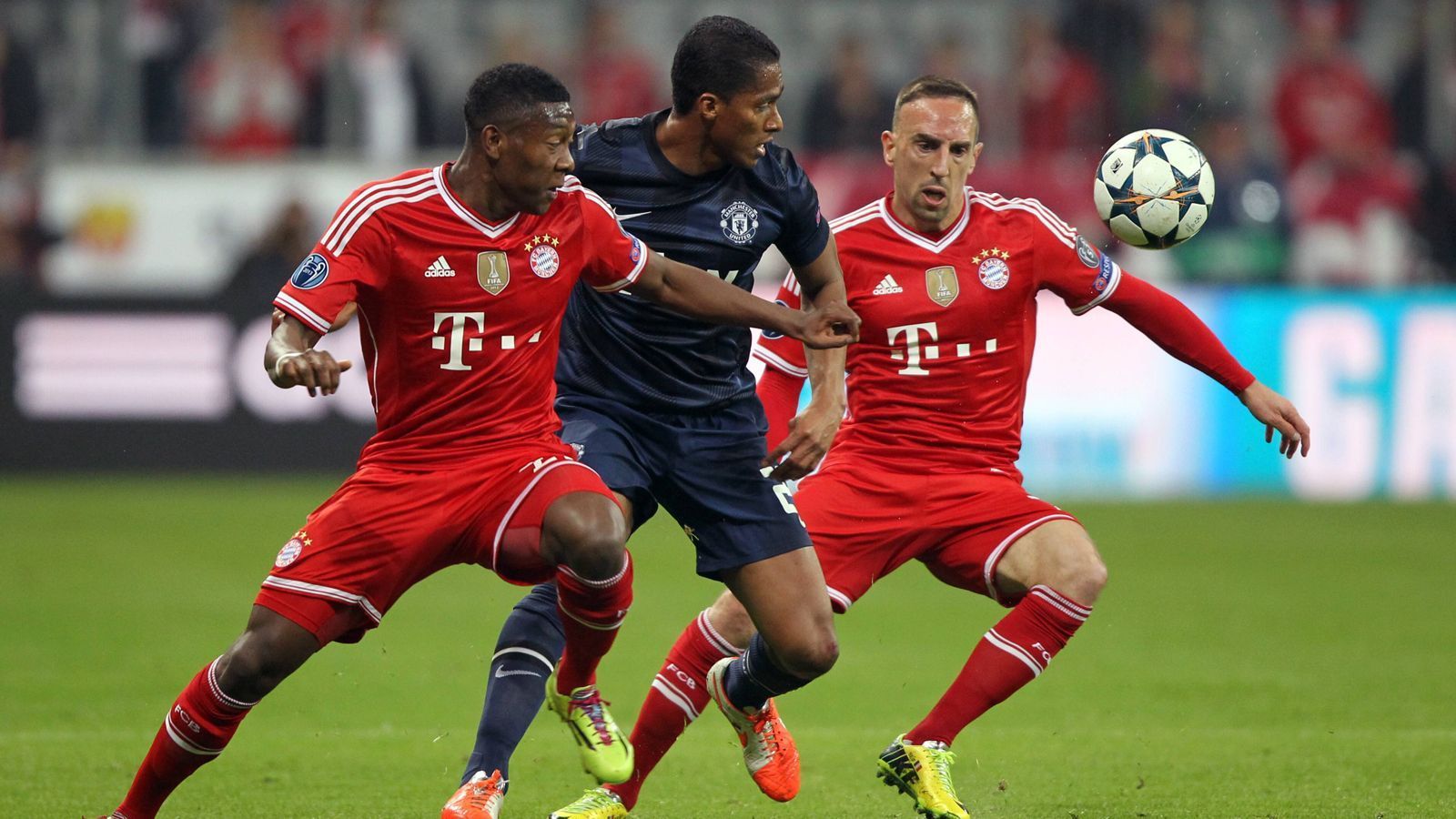 
                <strong>2013/14: Bayern München - Manchester United</strong><br>
                Hinspiel: Manchester United - Bayern München 1:1 -Rückspiel: Bayern München - Manchester United 3:1 -Weiterer Verlauf: Halbfinal-Aus gegen Real Madrid (0:1, 0:4)
              